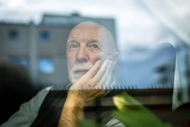 À partir de quand une personne âgée ne devrait plus vivre seule